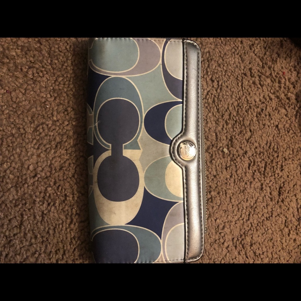 Coach zippers wallet